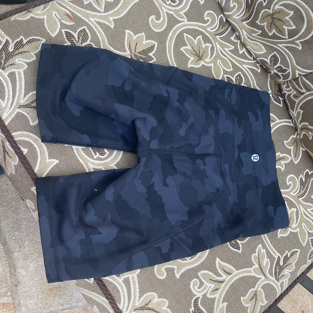 Black, camo short Lululemon